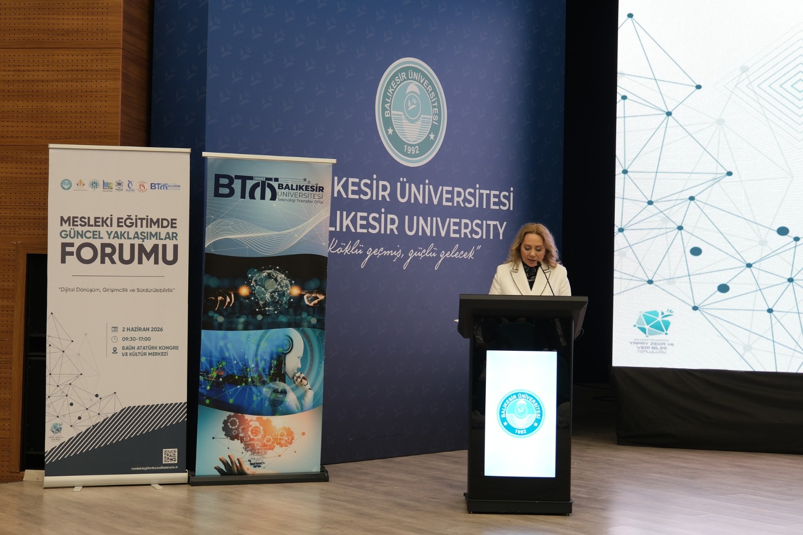 Balıkesir MYO ve Balıkesir TTO Ortaklığı ile Gerçekleştirilen “Mesleki Eğitimde Güncel Yaklaşımlar Forumu” Kapsamında Ulaştırma ve Altyapı Bakan Yardımcısı Osman Boyraz, BAÜN’lü Öğrencilerle Buluştu 5