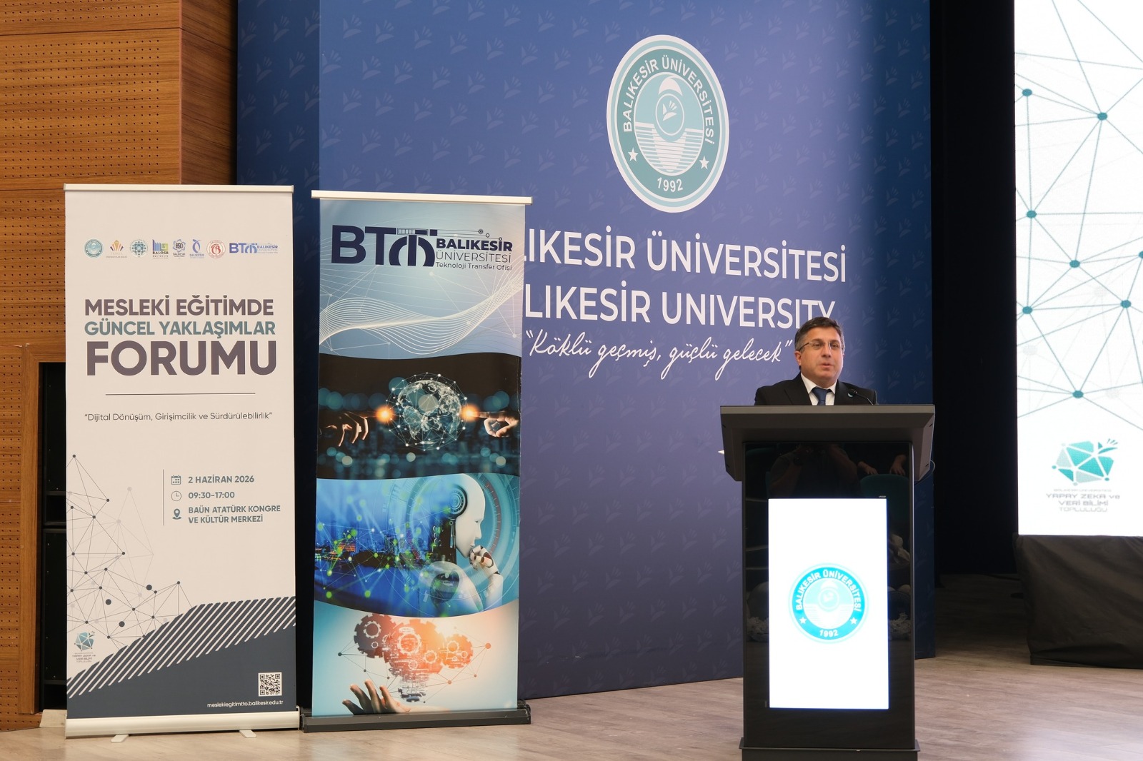 Balıkesir MYO ve Balıkesir TTO Ortaklığı ile Gerçekleştirilen “Mesleki Eğitimde Güncel Yaklaşımlar Forumu” Kapsamında Ulaştırma ve Altyapı Bakan Yardımcısı Osman Boyraz, BAÜN’lü Öğrencilerle Buluştu 2