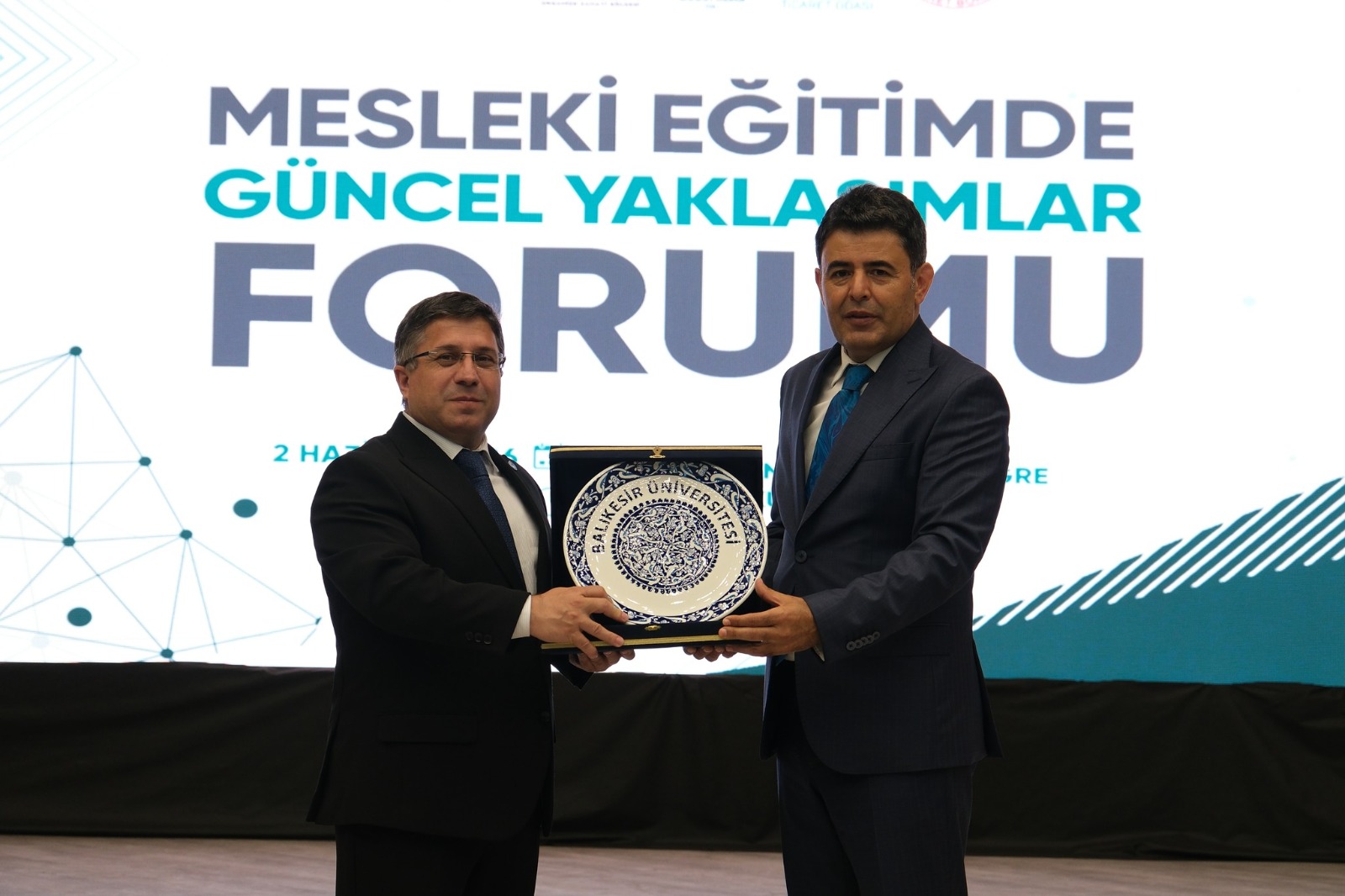 Balıkesir MYO ve Balıkesir TTO Ortaklığı ile Gerçekleştirilen “Mesleki Eğitimde Güncel Yaklaşımlar Forumu” Kapsamında Ulaştırma ve Altyapı Bakan Yardımcısı Osman Boyraz, BAÜN’lü Öğrencilerle Buluştu 14