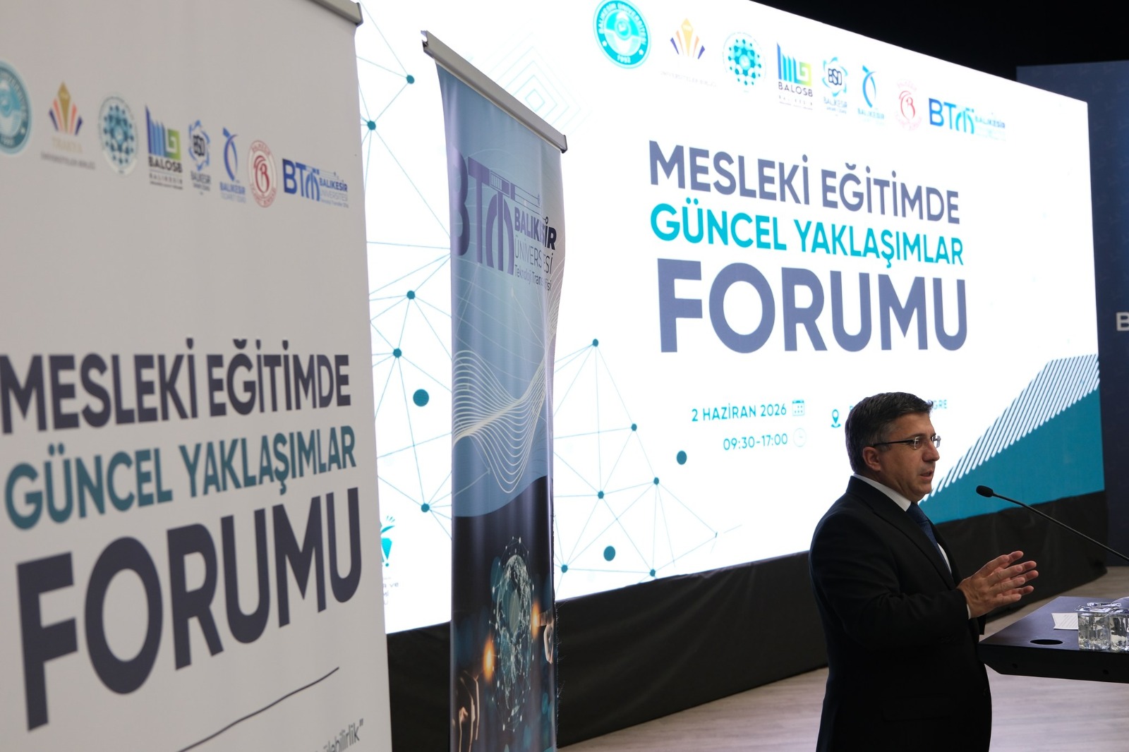 Balıkesir MYO ve Balıkesir TTO Ortaklığı ile Gerçekleştirilen “Mesleki Eğitimde Güncel Yaklaşımlar Forumu” Kapsamında Ulaştırma ve Altyapı Bakan Yardımcısı Osman Boyraz, BAÜN’lü Öğrencilerle Buluştu 4