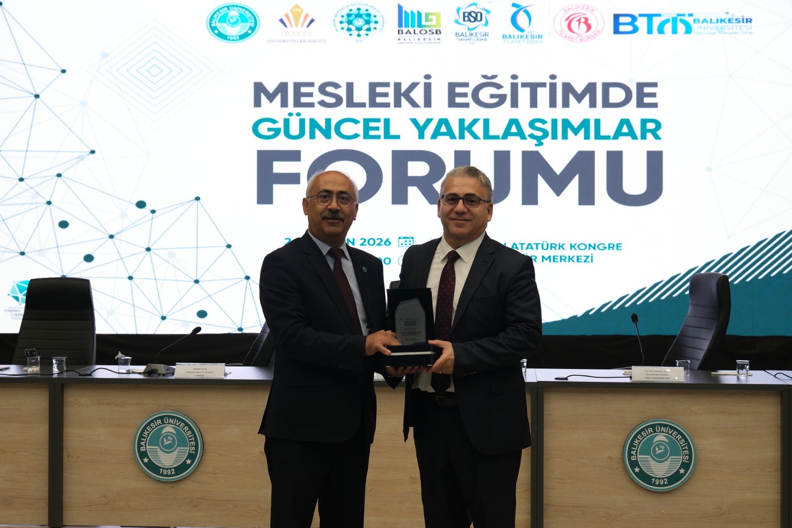 Balıkesir MYO ve Balıkesir TTO İş Birliğinde Düzenlenen “Mesleki Eğitimde Güncel Yaklaşımlar Forumu” Çerçevesinde, “Mesleki Eğitimde Üniversite ve Sanayi Sektör İş Birliğinin Önemi” Başlıklı Paneller Gerçekleştirildi 9