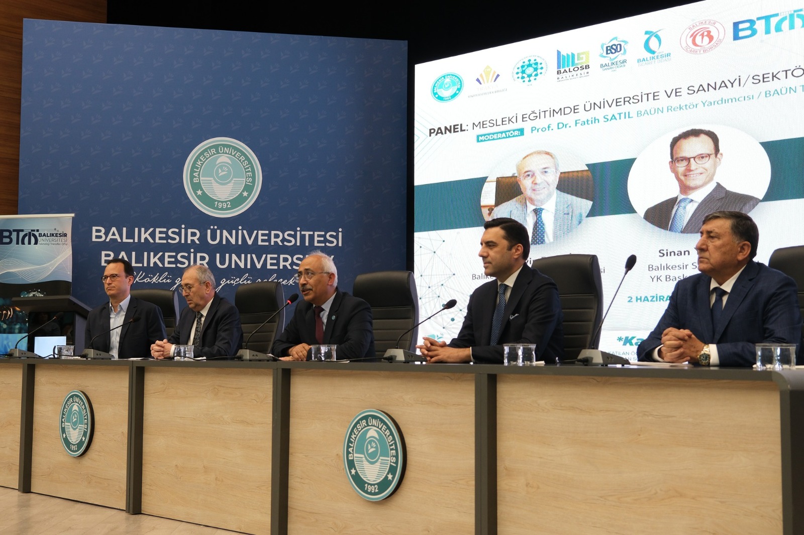 Balıkesir MYO ve Balıkesir TTO İş Birliğinde Düzenlenen “Mesleki Eğitimde Güncel Yaklaşımlar Forumu” Çerçevesinde, “Mesleki Eğitimde Üniversite ve Sanayi Sektör İş Birliğinin Önemi” Başlıklı Paneller Gerçekleştirildi 3