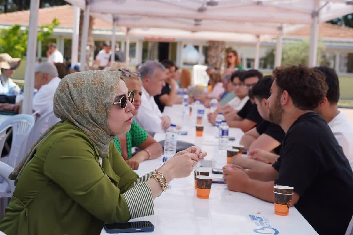 Intergenerational Communication Talk Held at Edremit Vocational School 4