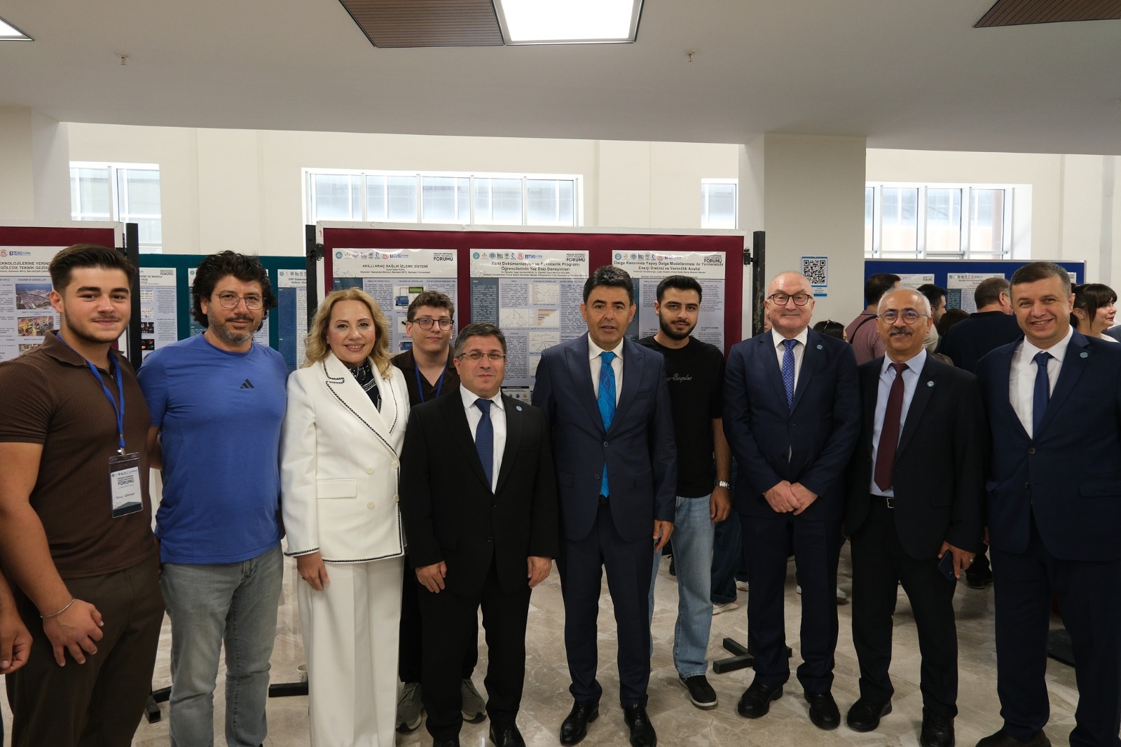 Balıkesir MYO ve Balıkesir TTO İş Birliğinde Düzenlenen “Mesleki Eğitimde Güncel Yaklaşımlar Forumu” Kapsamında Öğrenci Poster Sunumları Gezildi 2