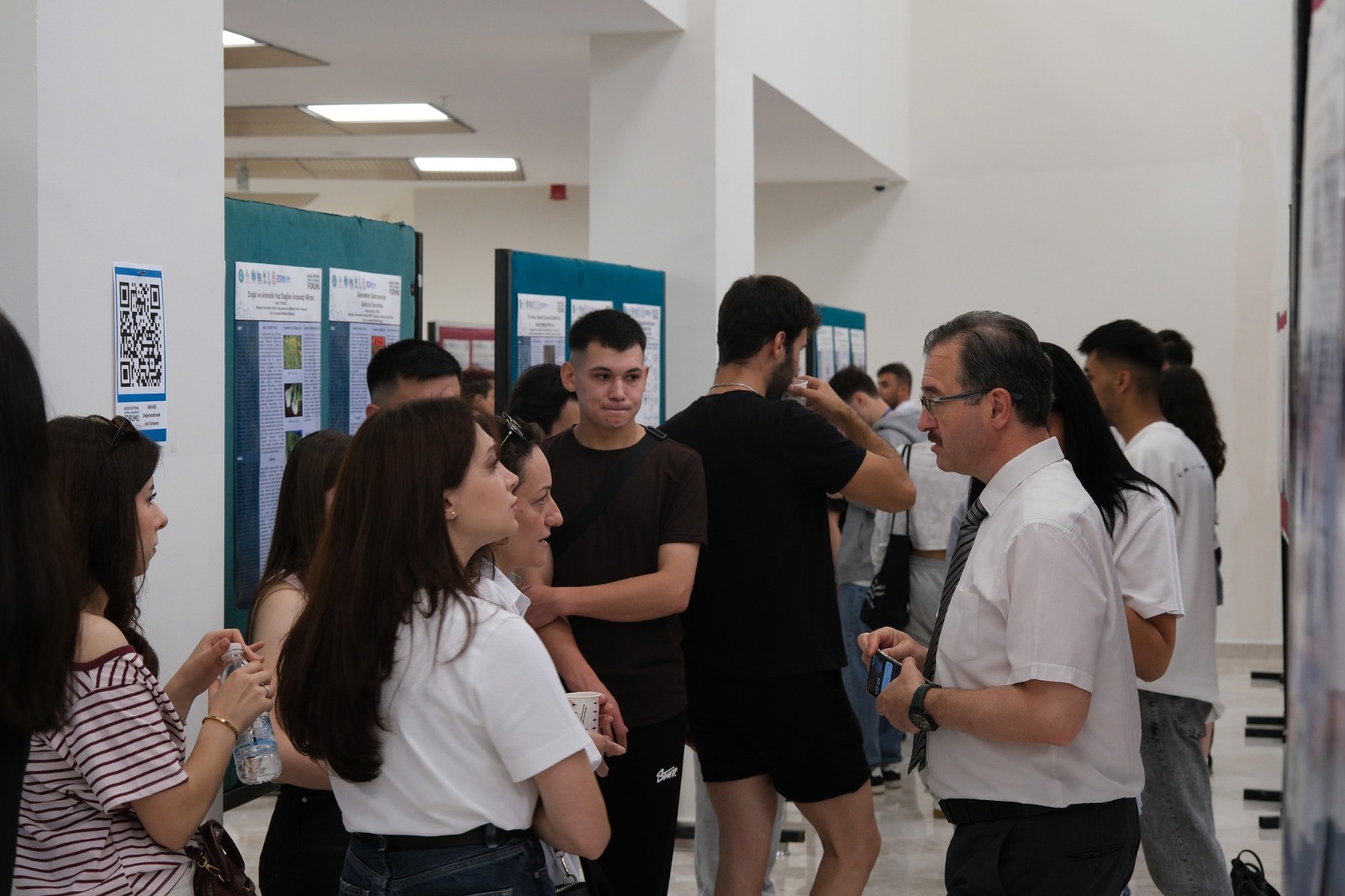 Balıkesir MYO ve Balıkesir TTO İş Birliğinde Düzenlenen “Mesleki Eğitimde Güncel Yaklaşımlar Forumu” Kapsamında Öğrenci Poster Sunumları Gezildi 12
