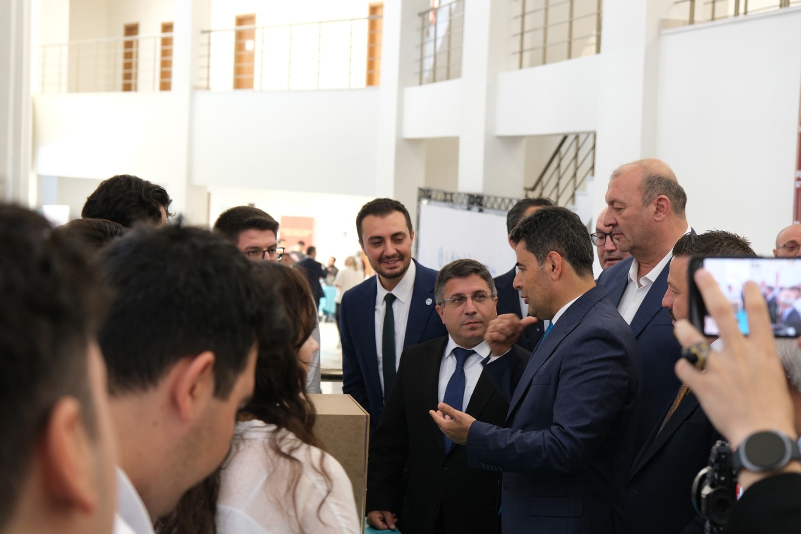 Balıkesir MYO ve Balıkesir TTO İş Birliğinde Düzenlenen “Mesleki Eğitimde Güncel Yaklaşımlar Forumu” Kapsamında Öğrenci Poster Sunumları Gezildi 10