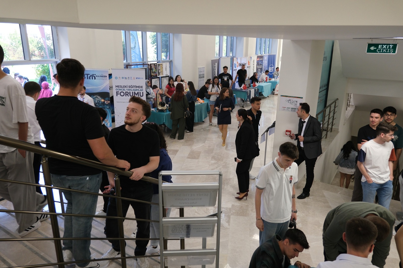 Balıkesir MYO ve Balıkesir TTO İş Birliğinde Düzenlenen “Mesleki Eğitimde Güncel Yaklaşımlar Forumu” Kapsamında Öğrenci Poster Sunumları Gezildi 14