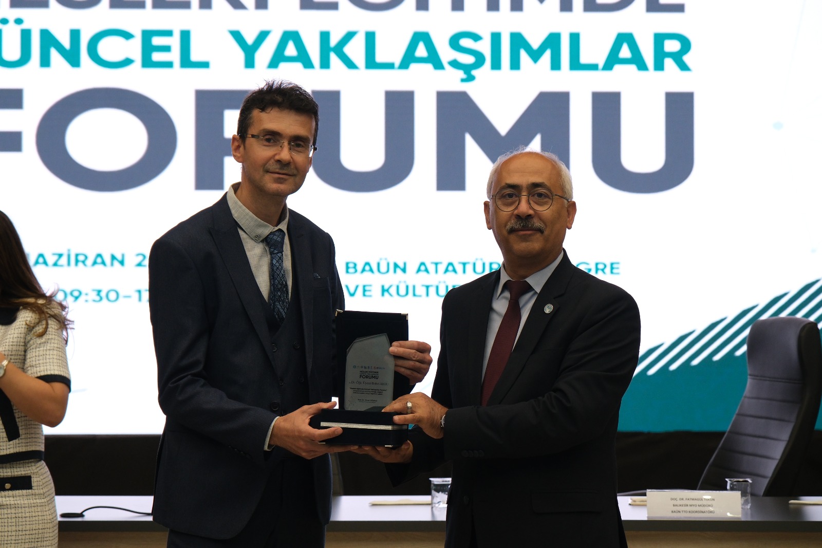 Balıkesir MYO ve Balıkesir TTO İş Birliğinde Düzenlenen “Mesleki Eğitimde Güncel Yaklaşımlar Forumu” Kapsamında Katılımcılara Teşekkür Plaketleri Verildi 7
