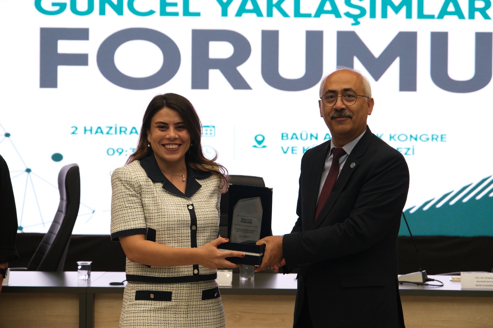 Balıkesir MYO ve Balıkesir TTO İş Birliğinde Düzenlenen “Mesleki Eğitimde Güncel Yaklaşımlar Forumu” Kapsamında Katılımcılara Teşekkür Plaketleri Verildi 2