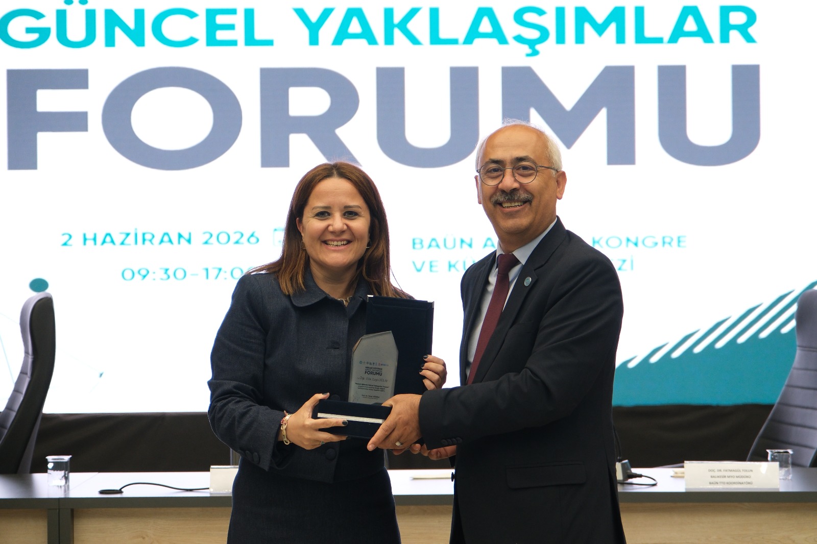 Balıkesir MYO ve Balıkesir TTO İş Birliğinde Düzenlenen “Mesleki Eğitimde Güncel Yaklaşımlar Forumu” Kapsamında Katılımcılara Teşekkür Plaketleri Verildi 9