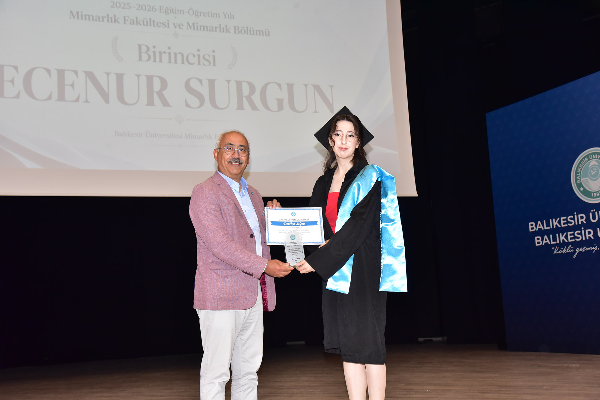 BAÜN Mimarlık Fakültesinde Mezuniyet Mutluluğu 10