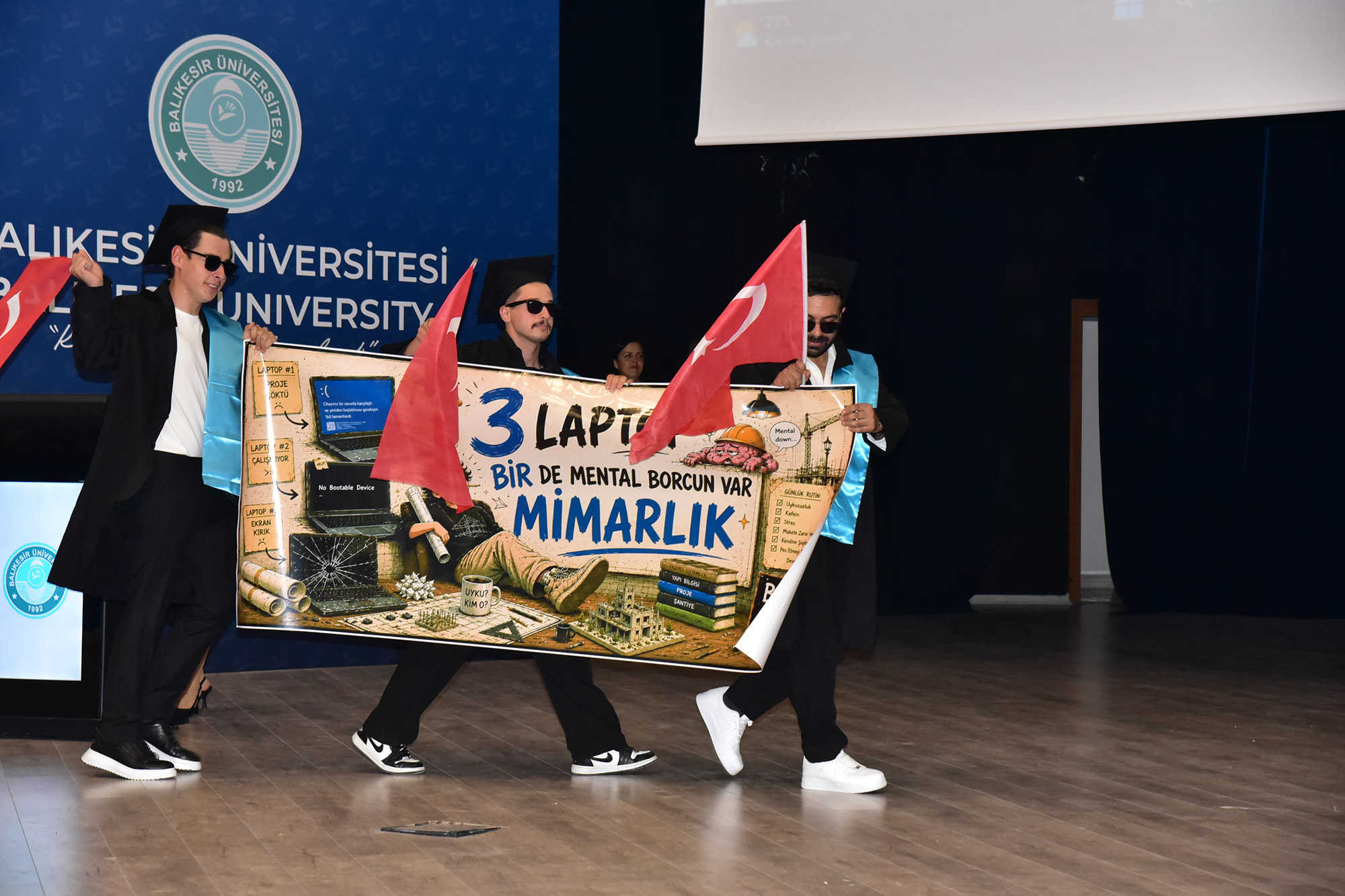 BAÜN Mimarlık Fakültesinde Mezuniyet Mutluluğu 3