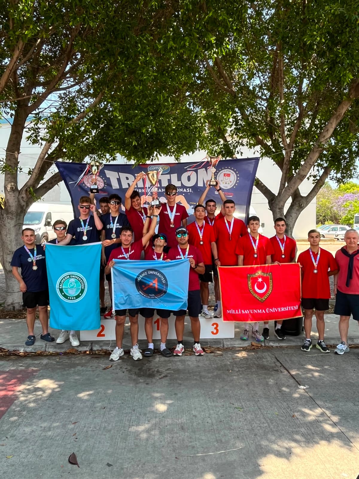 Balıkesir Üniversitesi Triatlon Takımlarından Türkiye İkinciliği Başarısı