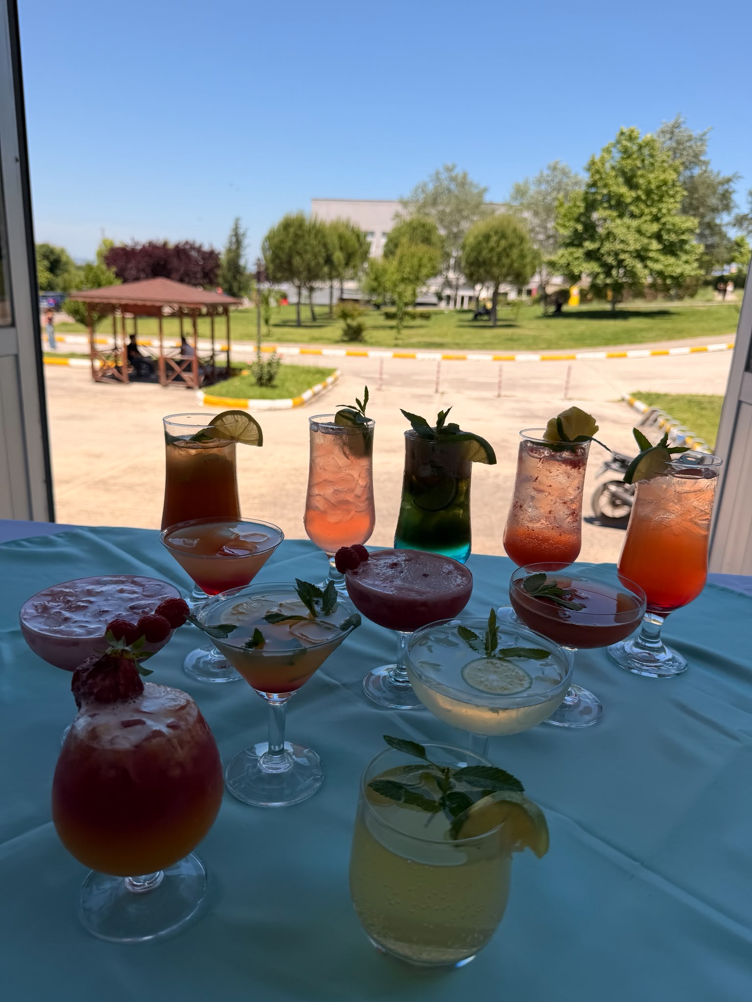 Turizm ve Otel İşletmeciliği Öğrencilerinden Yaratıcı Mocktail Uygulaması 5
