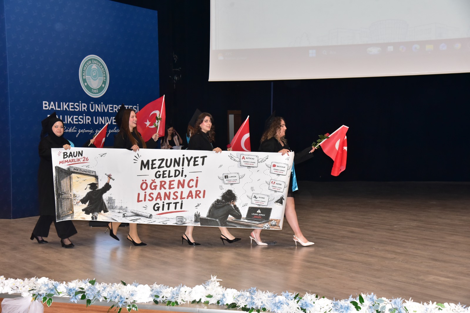 Balıkesir Üniversitesi Mimarlık Fakültesi 2026 yılı Mezuniyet Törenimizi büyük bir gurur ve coşkuyla gerçekleştirdik. 5