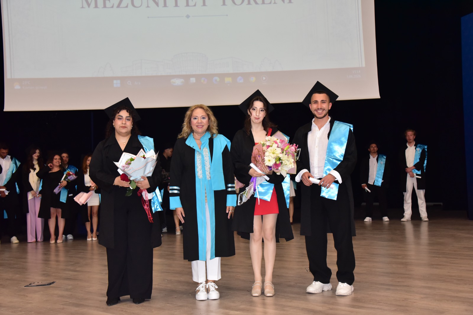 Balıkesir Üniversitesi Mimarlık Fakültesi 2026 yılı Mezuniyet Törenimizi büyük bir gurur ve coşkuyla gerçekleştirdik. 25