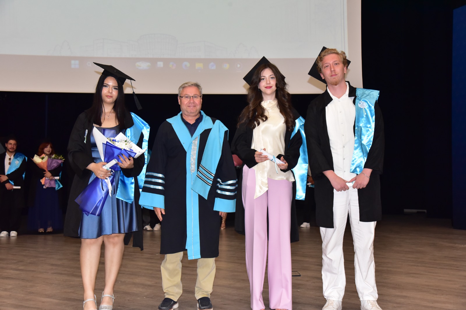 Balıkesir Üniversitesi Mimarlık Fakültesi 2026 yılı Mezuniyet Törenimizi büyük bir gurur ve coşkuyla gerçekleştirdik. 27