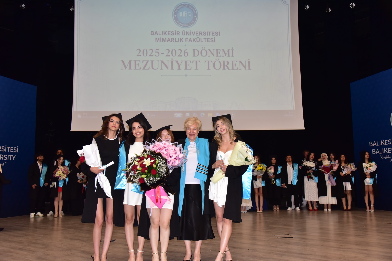 Balıkesir Üniversitesi Mimarlık Fakültesi 2026 yılı Mezuniyet Törenimizi büyük bir gurur ve coşkuyla gerçekleştirdik. 30