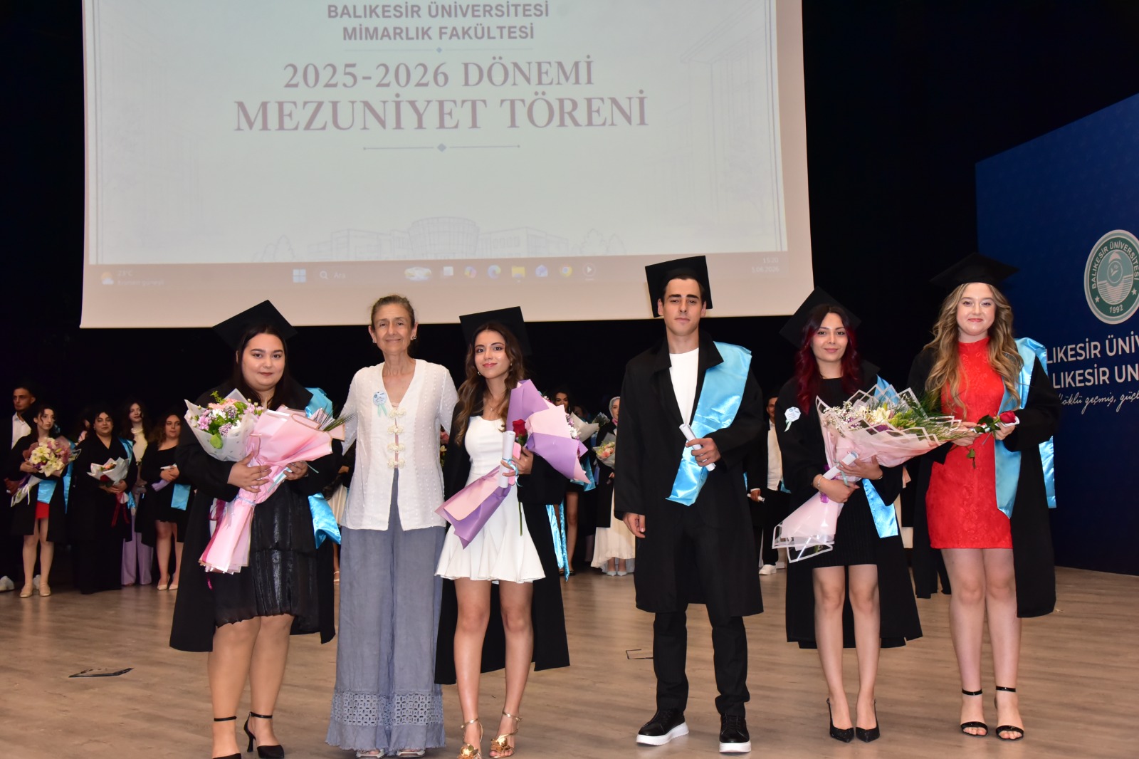 Balıkesir Üniversitesi Mimarlık Fakültesi 2026 yılı Mezuniyet Törenimizi büyük bir gurur ve coşkuyla gerçekleştirdik. 36