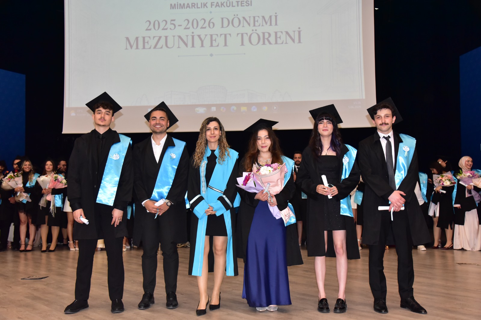 Balıkesir Üniversitesi Mimarlık Fakültesi 2026 yılı Mezuniyet Törenimizi büyük bir gurur ve coşkuyla gerçekleştirdik. 37