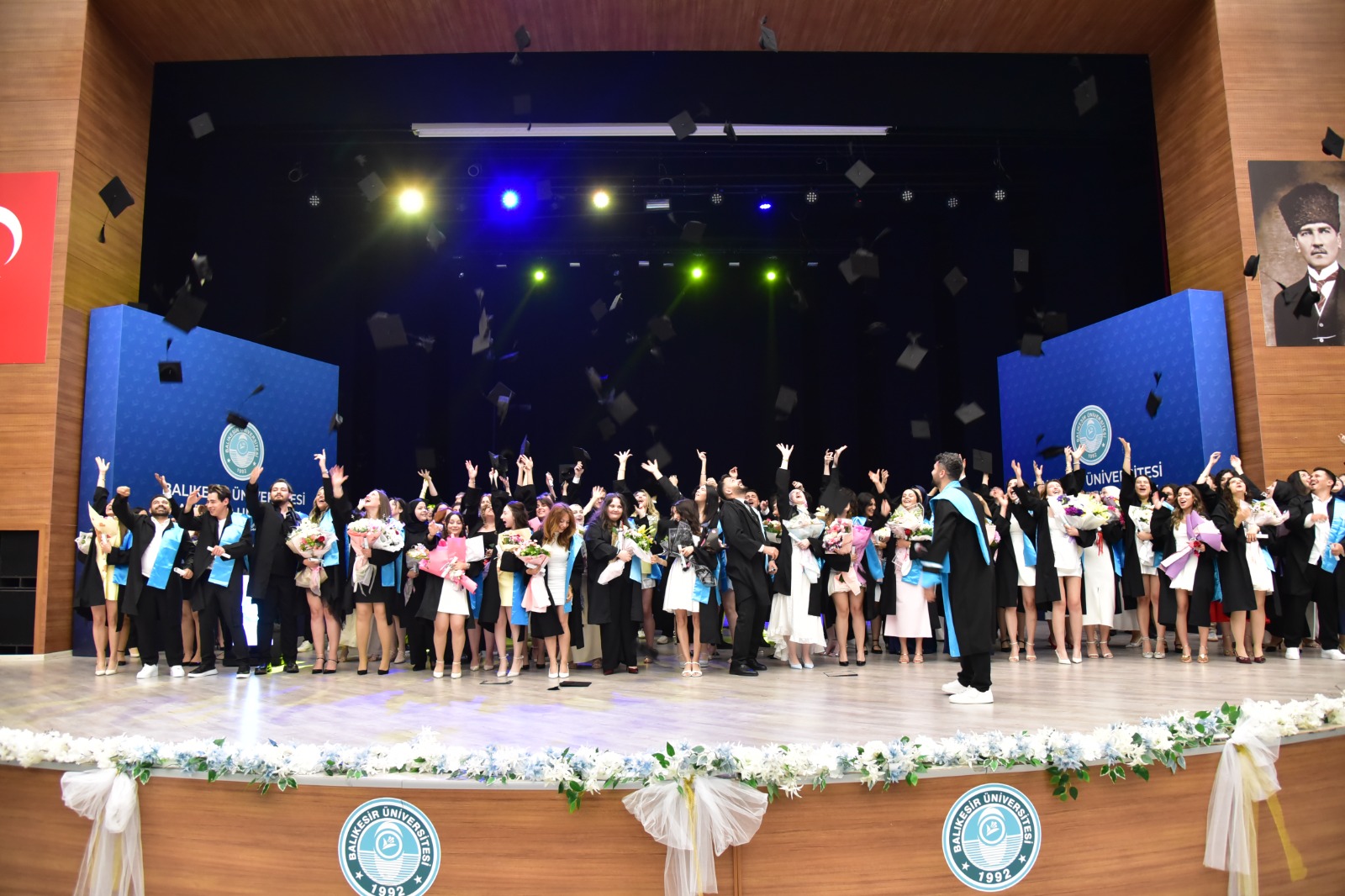 Balıkesir Üniversitesi Mimarlık Fakültesi 2026 yılı Mezuniyet Törenimizi büyük bir gurur ve coşkuyla gerçekleştirdik.