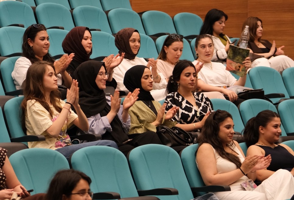 BAÜN’de Türk Dünyasında Alfabe Birliği ve Ortak İletişim Dilinin Önemine Dikkat Çekildi 6
