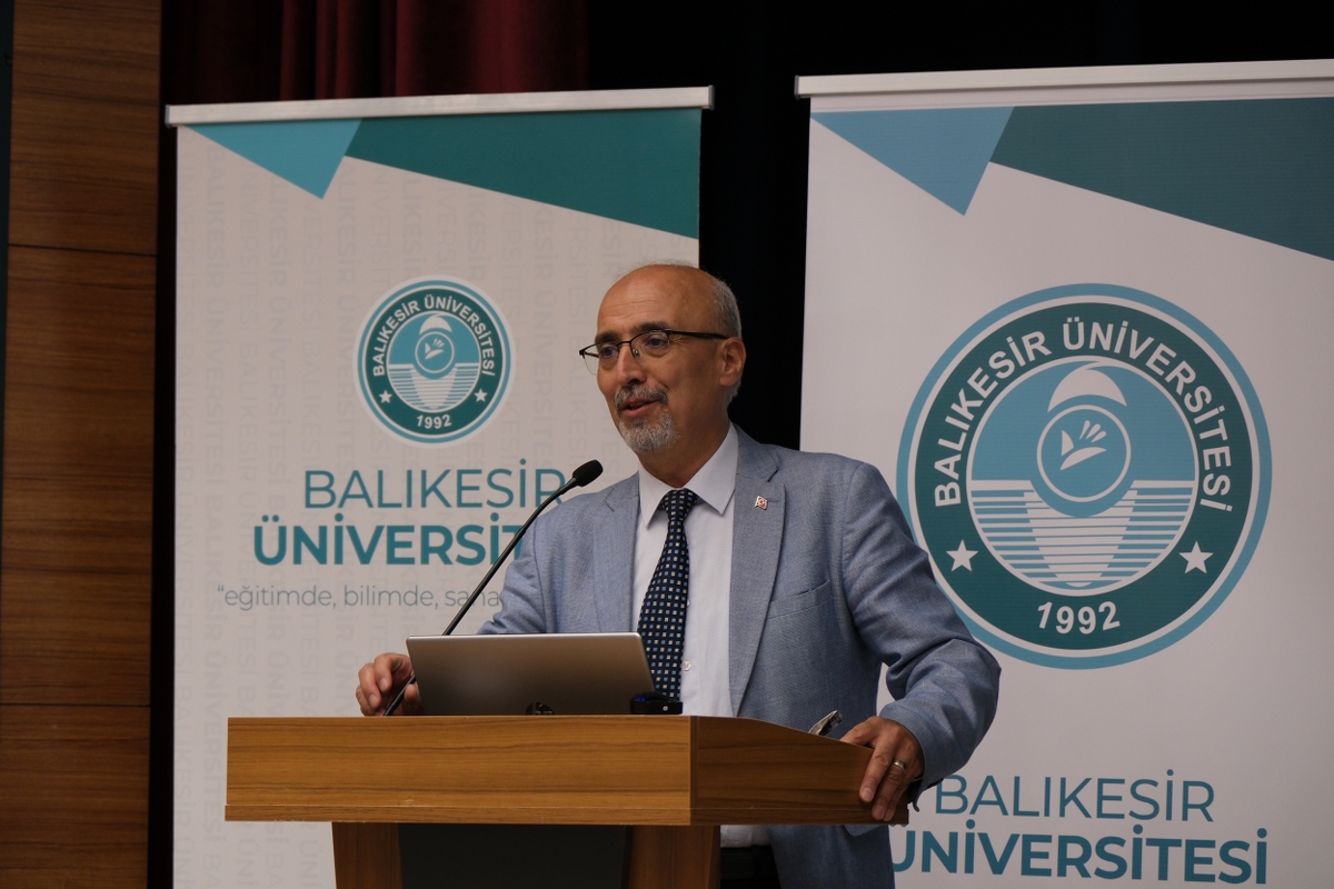 BAÜN’de Türk Dünyasında Alfabe Birliği ve Ortak İletişim Dilinin Önemine Dikkat Çekildi 4