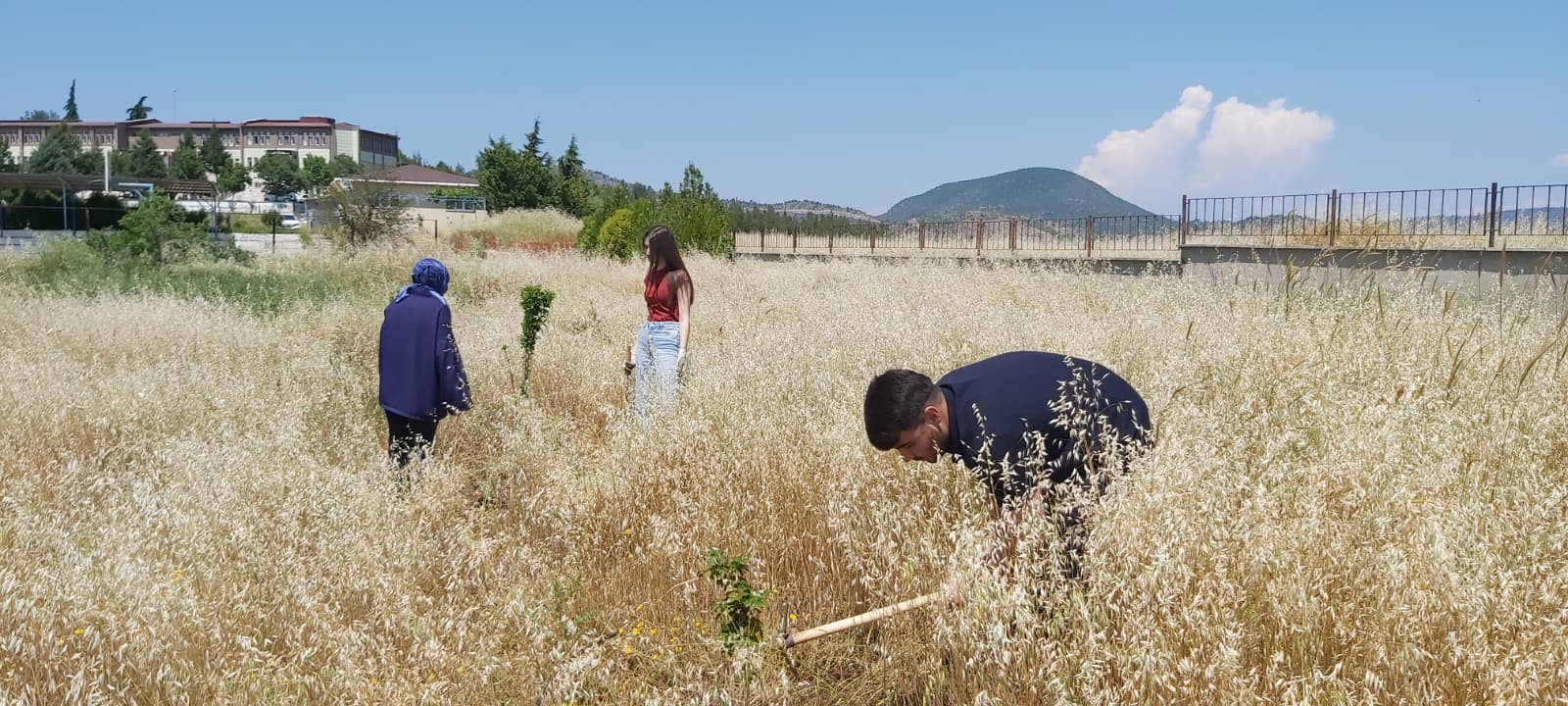 Geleceğin Ormancıları Okulumuzda Pratik Yaptı: Dursunbey MYO'da Bahçe Bakımı 2
