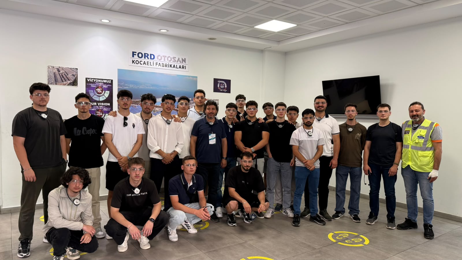 BALIKESİR MYO OTOMOTİV TEKNOLOJİSİ ÖĞRENCİLERİNDEN FORD OTOSAN GÖLCÜK FABRİKASINA TEKNİK GEZİ 3