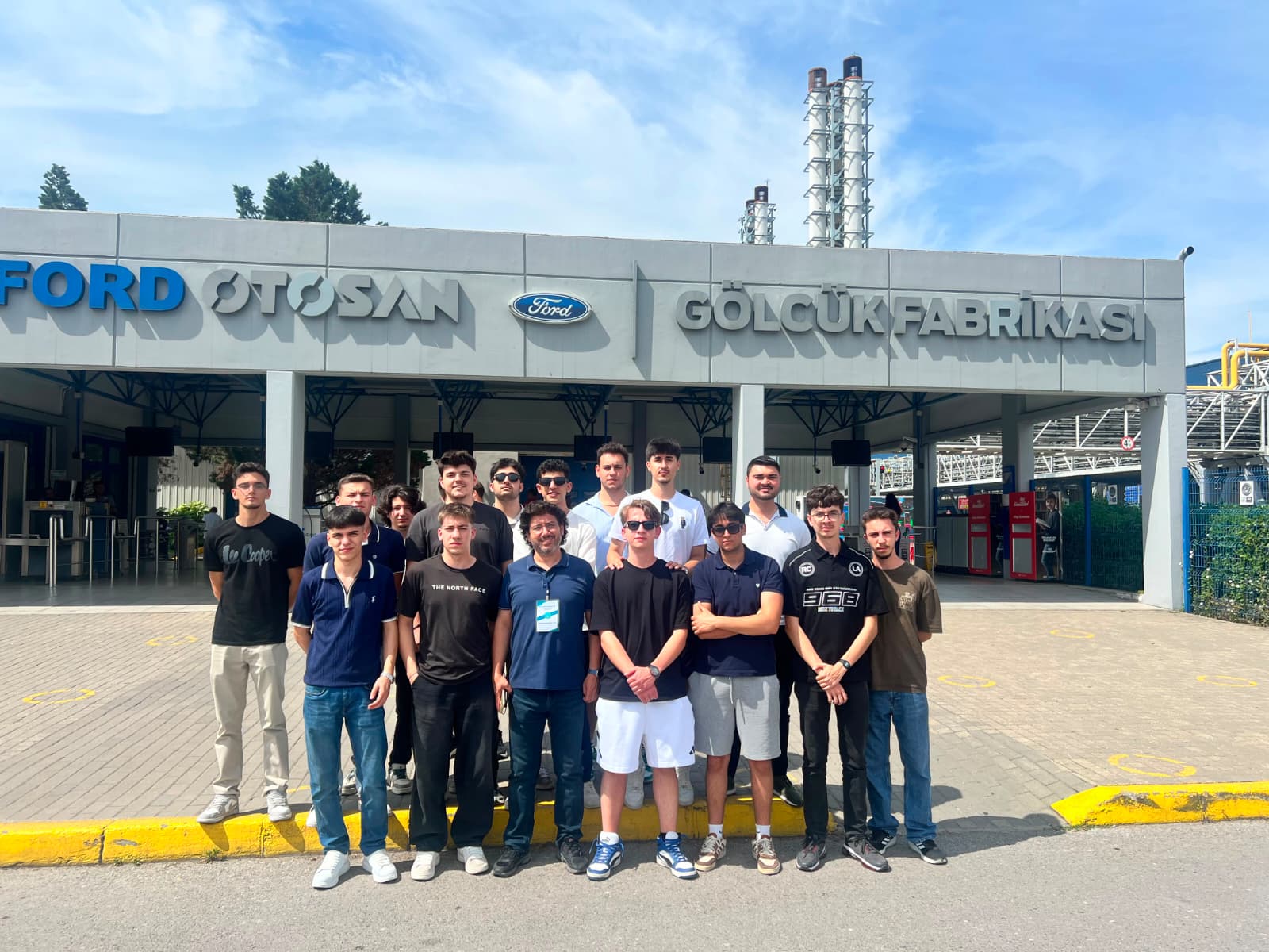 BALIKESİR MYO OTOMOTİV TEKNOLOJİSİ ÖĞRENCİLERİNDEN FORD OTOSAN GÖLCÜK FABRİKASINA TEKNİK GEZİ 1