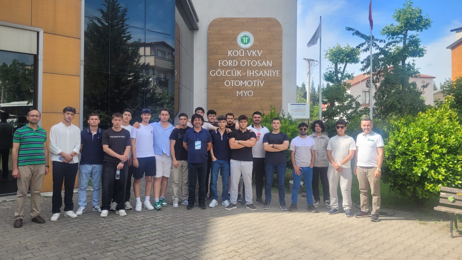 BALIKESİR MYO OTOMOTİV TEKNOLOJİSİ ÖĞRENCİLERİNDEN FORD OTOSAN GÖLCÜK FABRİKASINA TEKNİK GEZİ 4