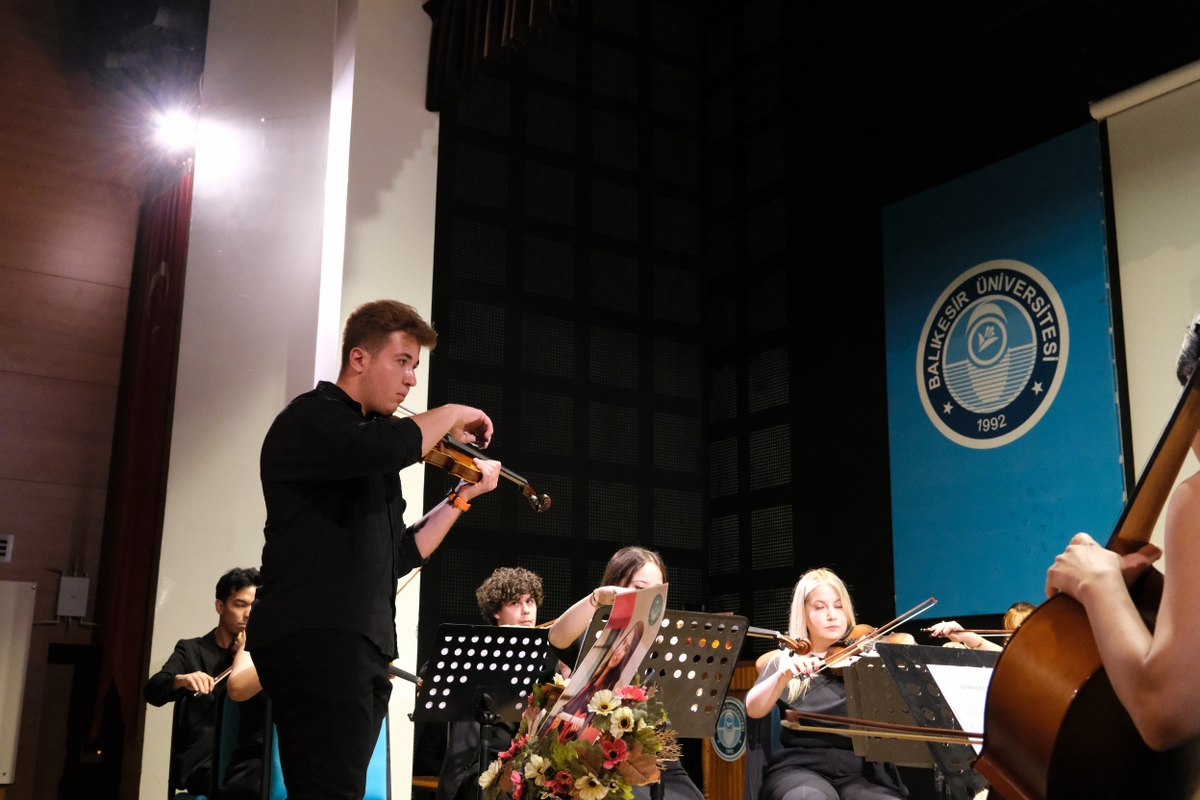 BAÜN’de Aybüke Öğretmenin Adını Taşıyan Salonda Anlamlı Konser 5