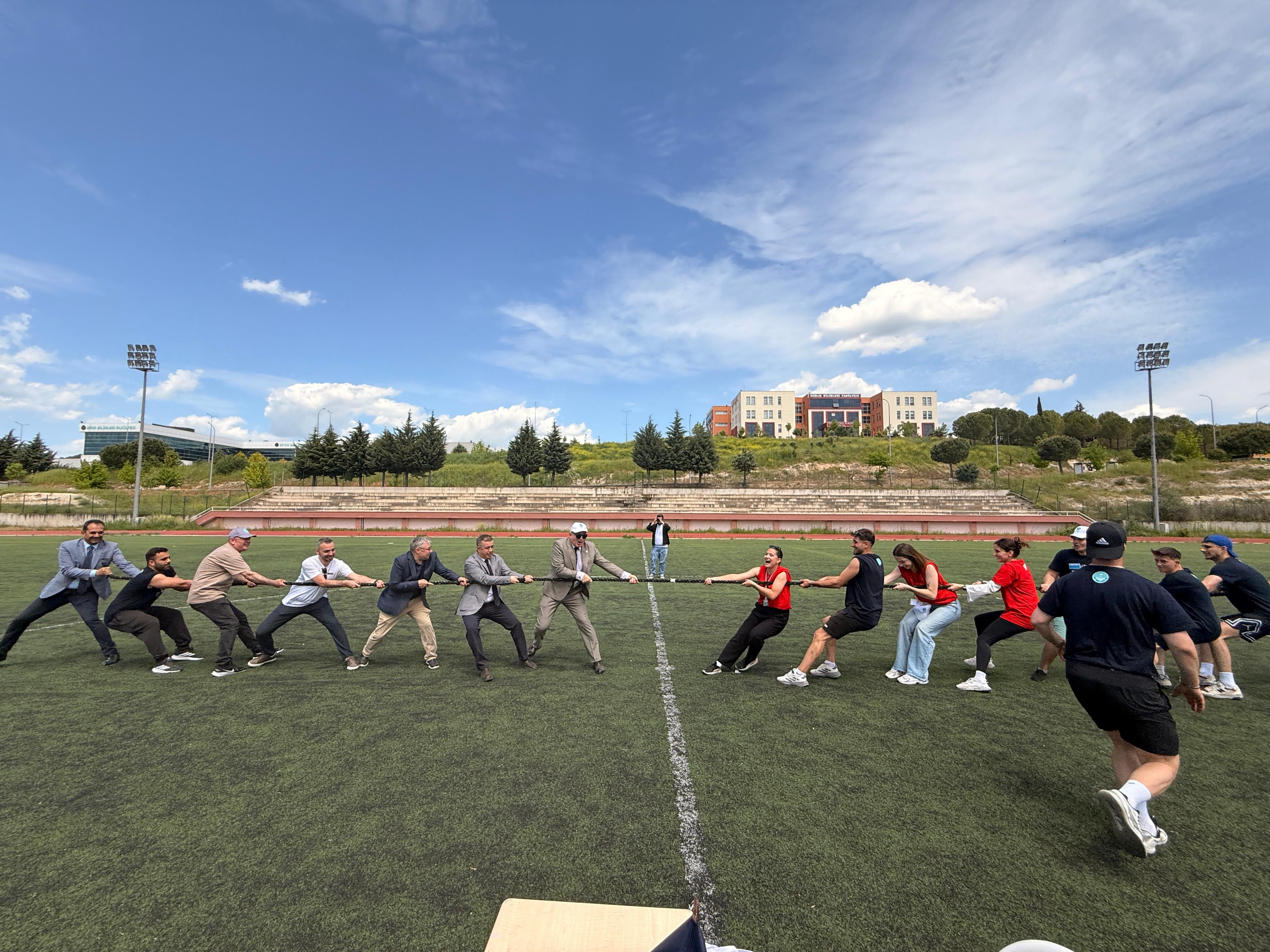 SPORFESTTE LİSELİLER ve ÜNİVERSİTELİLER YARIŞTI