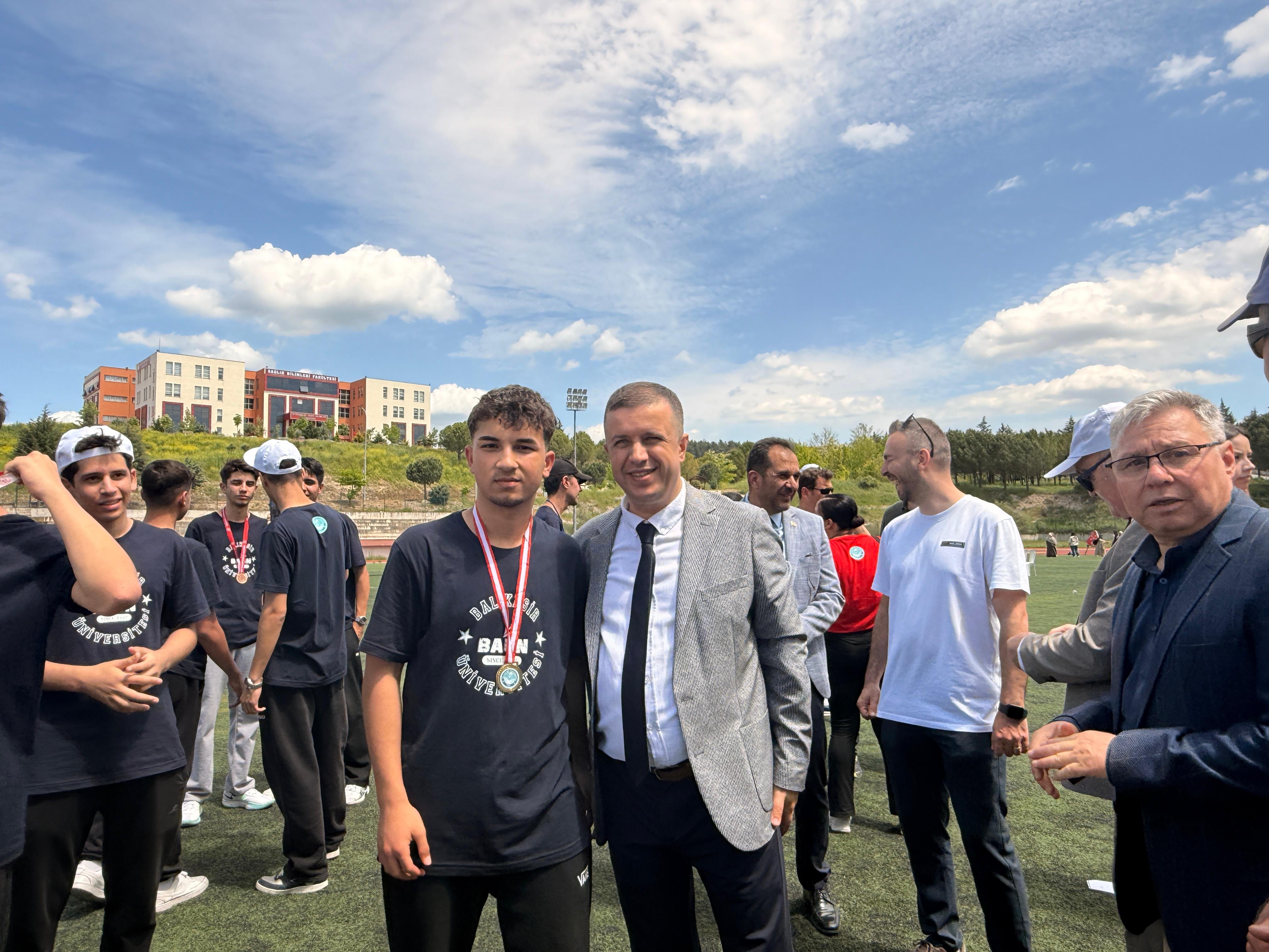 SPORFESTTE LİSELİLER ve ÜNİVERSİTELİLER YARIŞTI 4