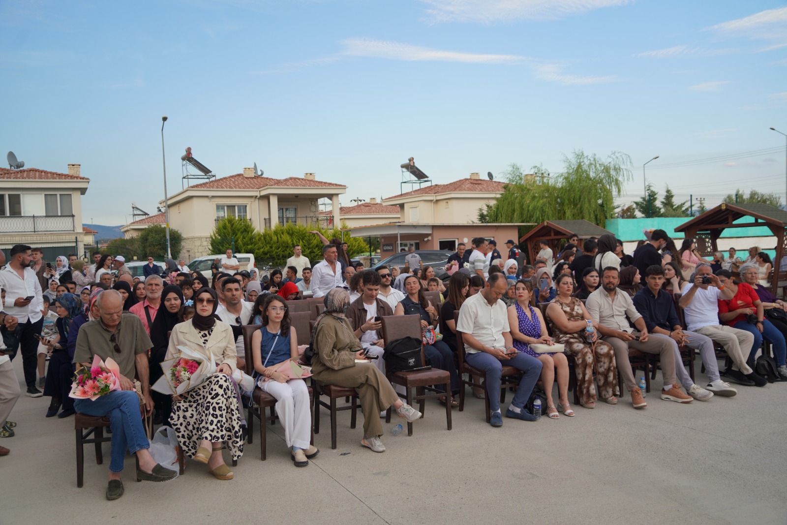 EDREMİT SİVİL HAVACILIK YÜKSEKOKULUNDA MEZUNİYET COŞKUSU 8