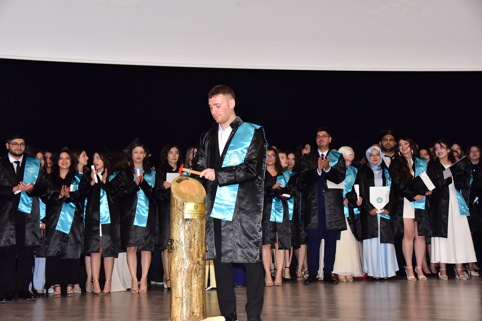 BAÜN Hukuk Fakültesinde Mezuniyet Gururu 14