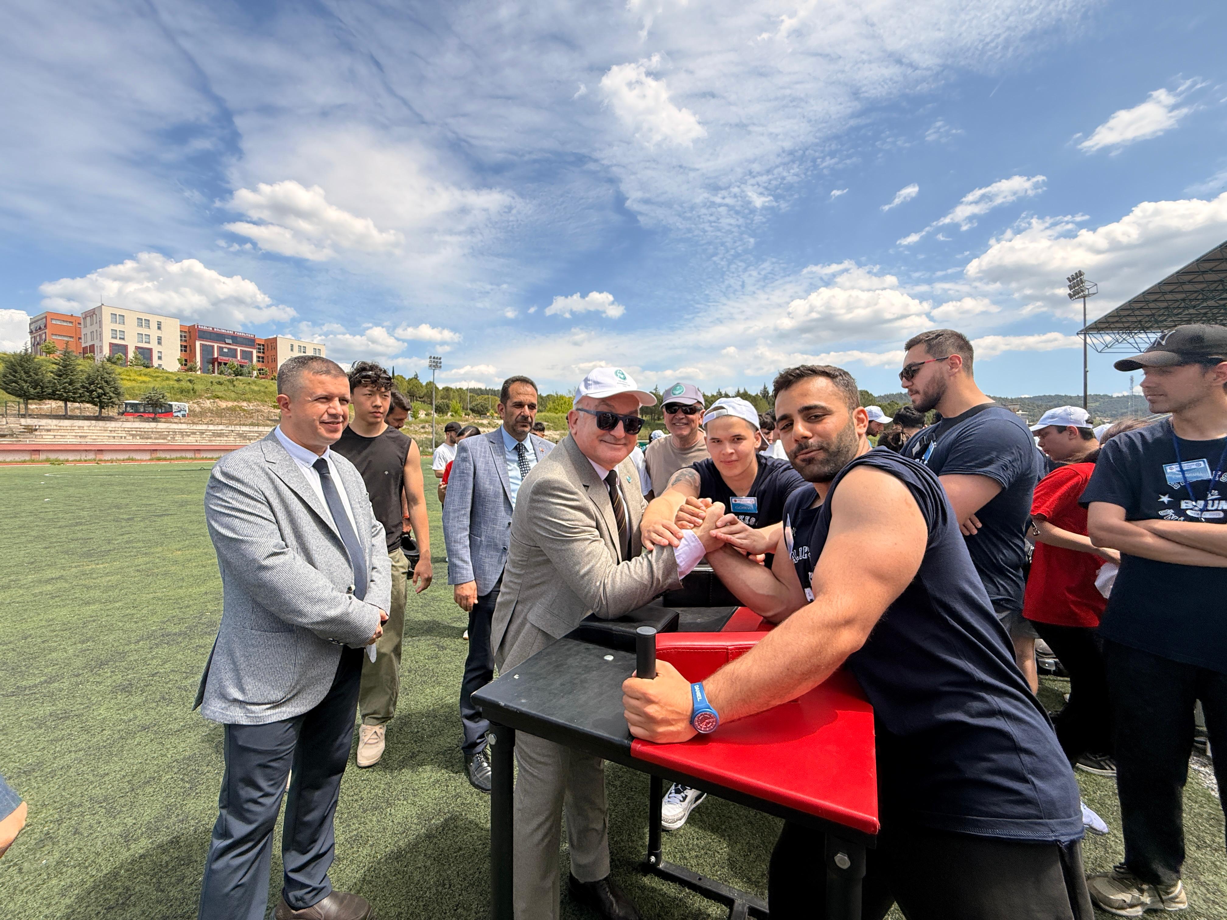 SPORFESTTE LİSELİLER VE ÜNİVERSİTELİLER YARIŞTI 3