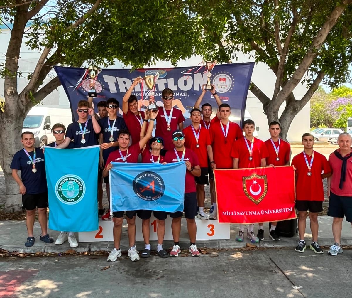 Balıkesir Üniversitesi Triatlonda Türkiye İkincisi Oldu 3