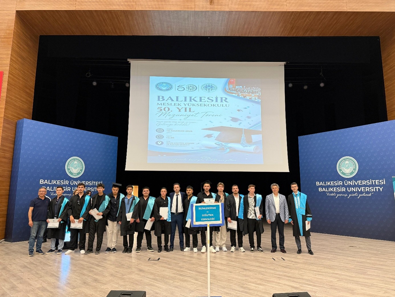 Elektrik ve Enerji Bölümü Öğrencileri Mezuniyet Sevinci Yaşadı 3