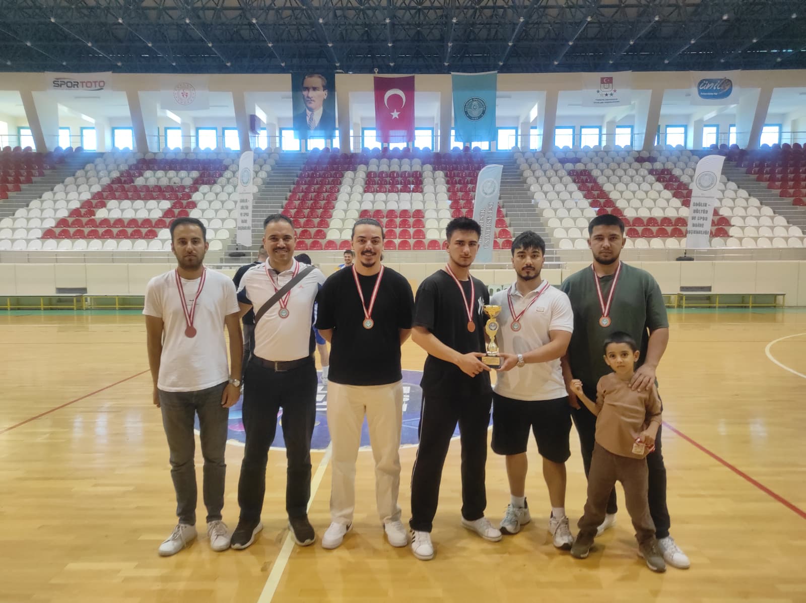 Balıkesir Üniversitesi Rektörlük Salon Personel Turnuvası' nda Bigadiç MYO' dan Büyük Başarı 3