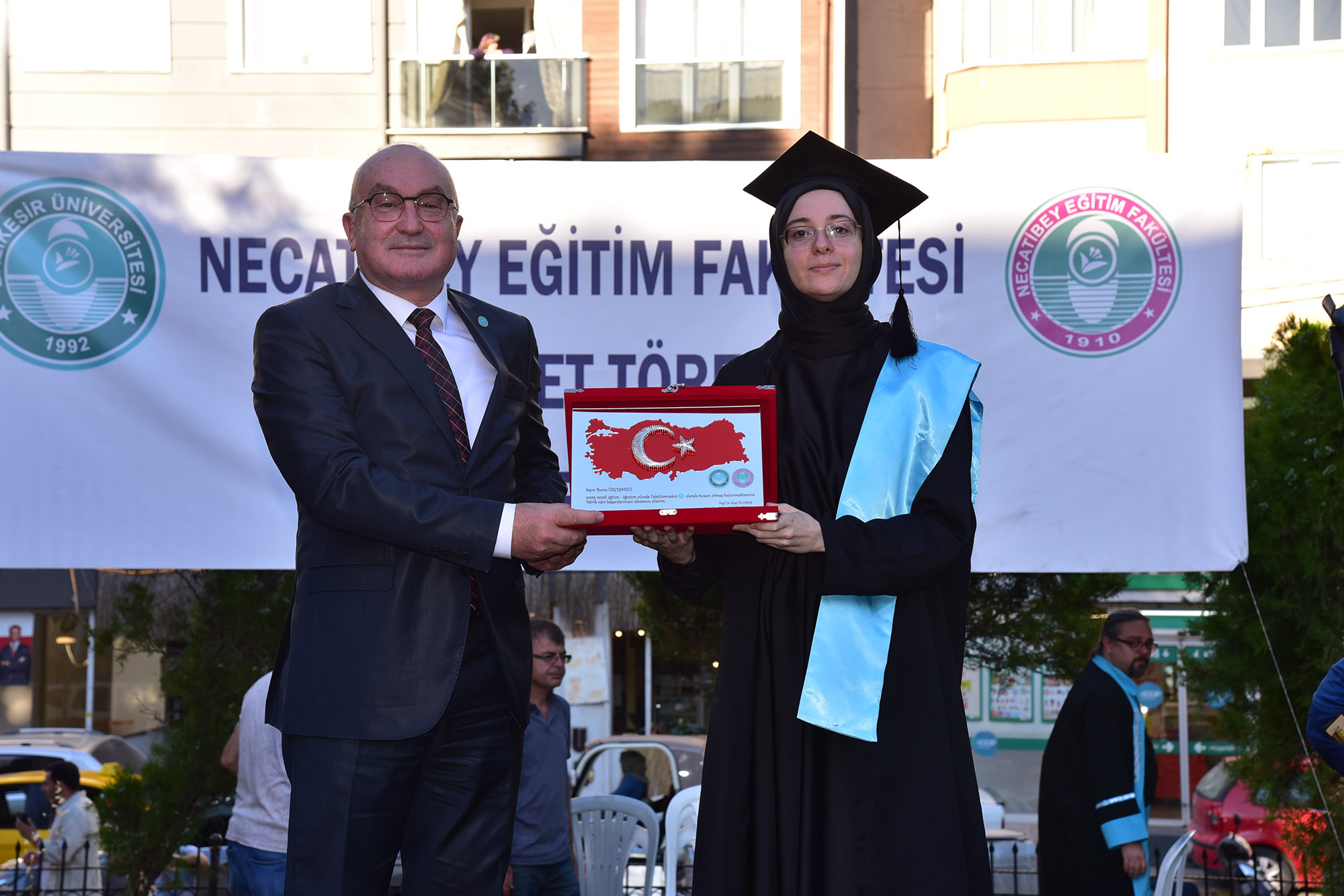 BAÜN Necatibey Eğitim Fakültesinde Mezuniyet Coşkusu 10