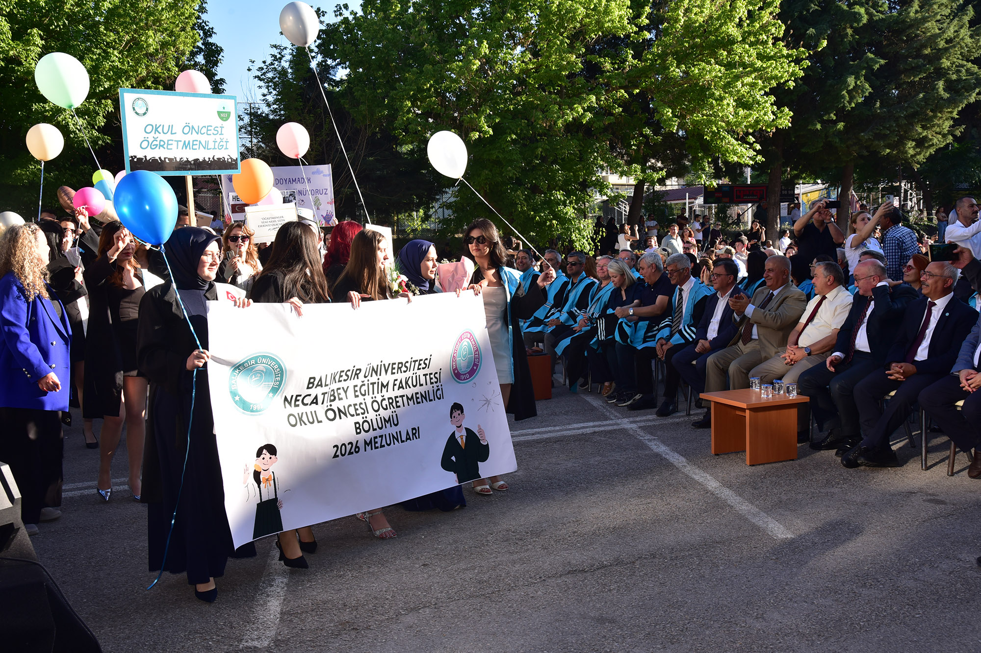 BAÜN Necatibey Eğitim Fakültesinde Mezuniyet Coşkusu 3