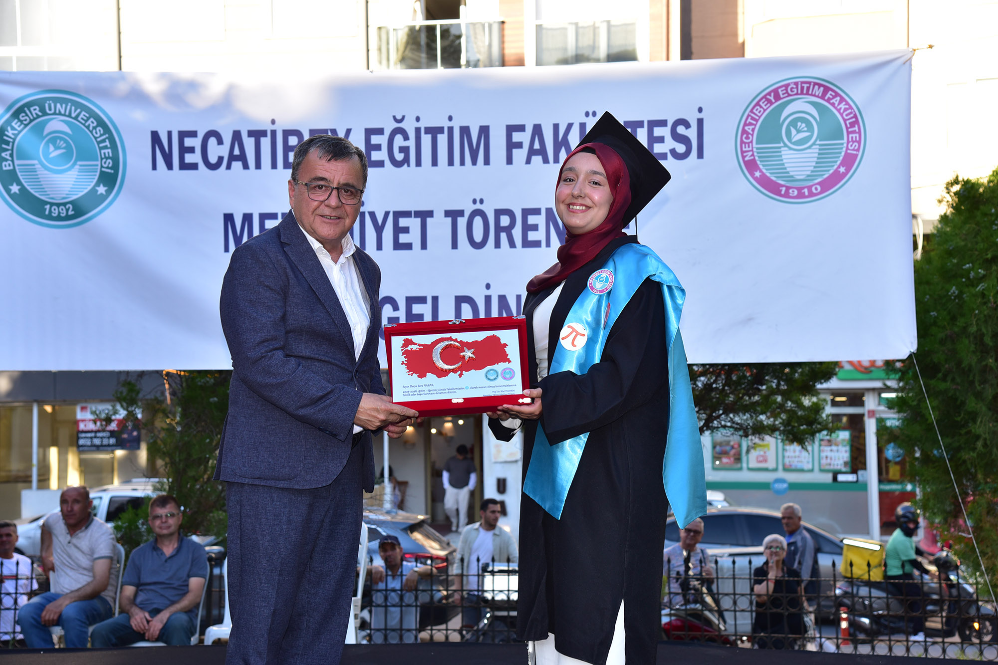 BAÜN Necatibey Eğitim Fakültesinde Mezuniyet Coşkusu 12
