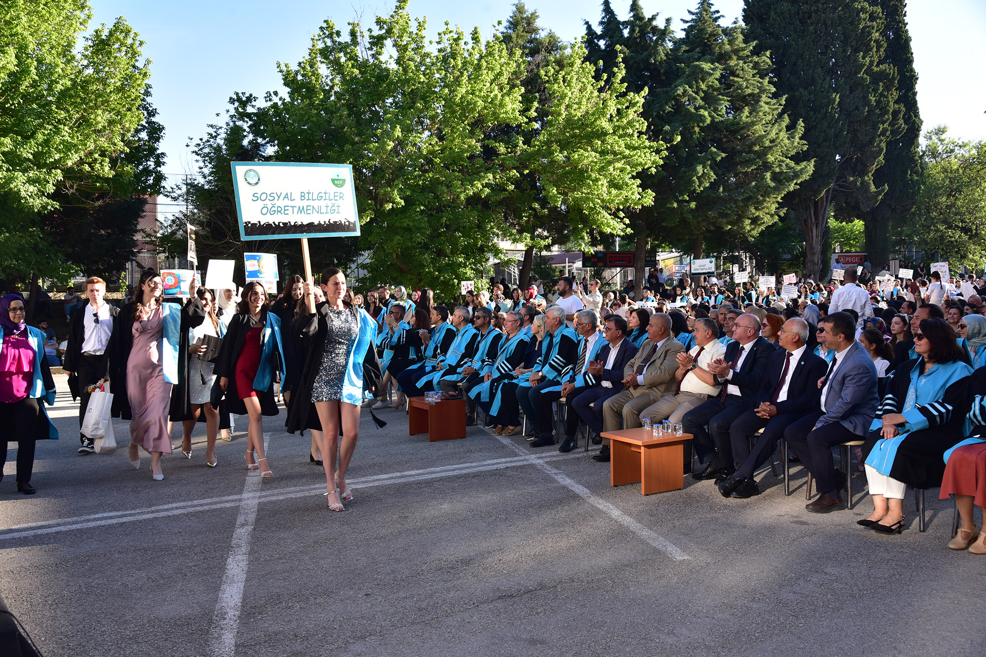 BAÜN Necatibey Eğitim Fakültesinde Mezuniyet Coşkusu 2