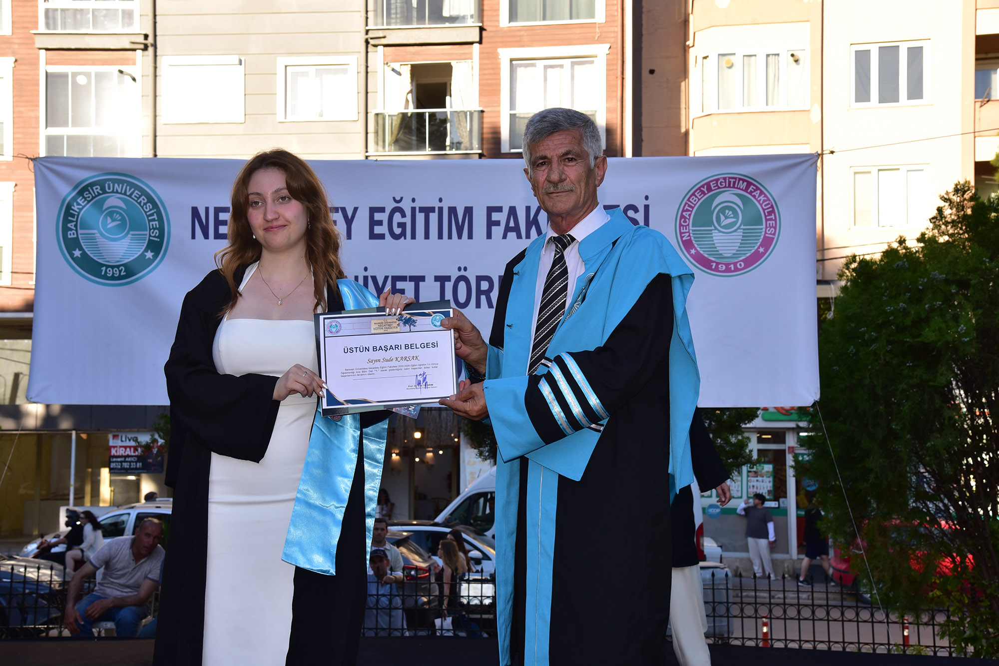 BAÜN Necatibey Eğitim Fakültesinde Mezuniyet Coşkusu 15