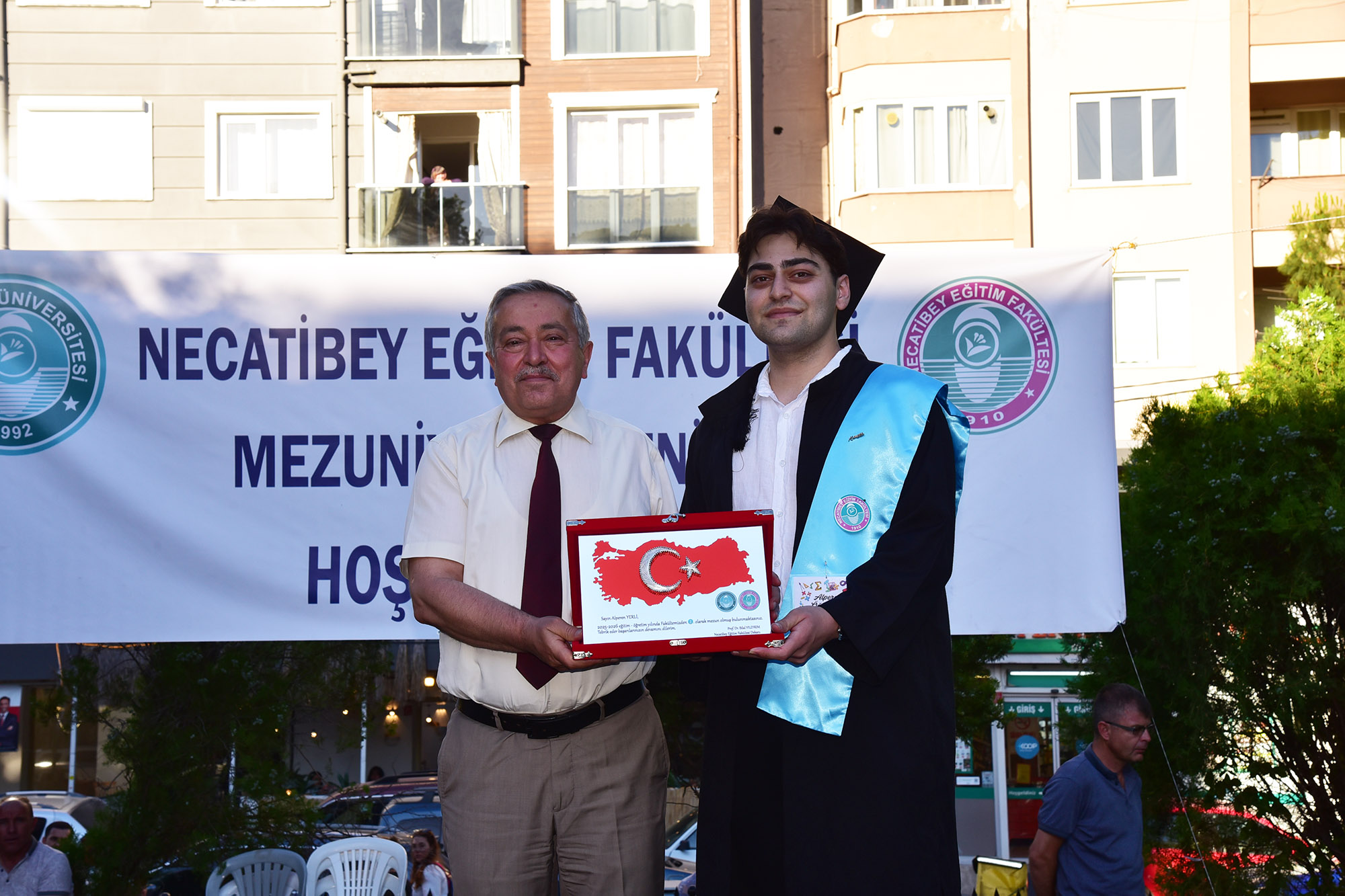 BAÜN Necatibey Eğitim Fakültesinde Mezuniyet Coşkusu 11