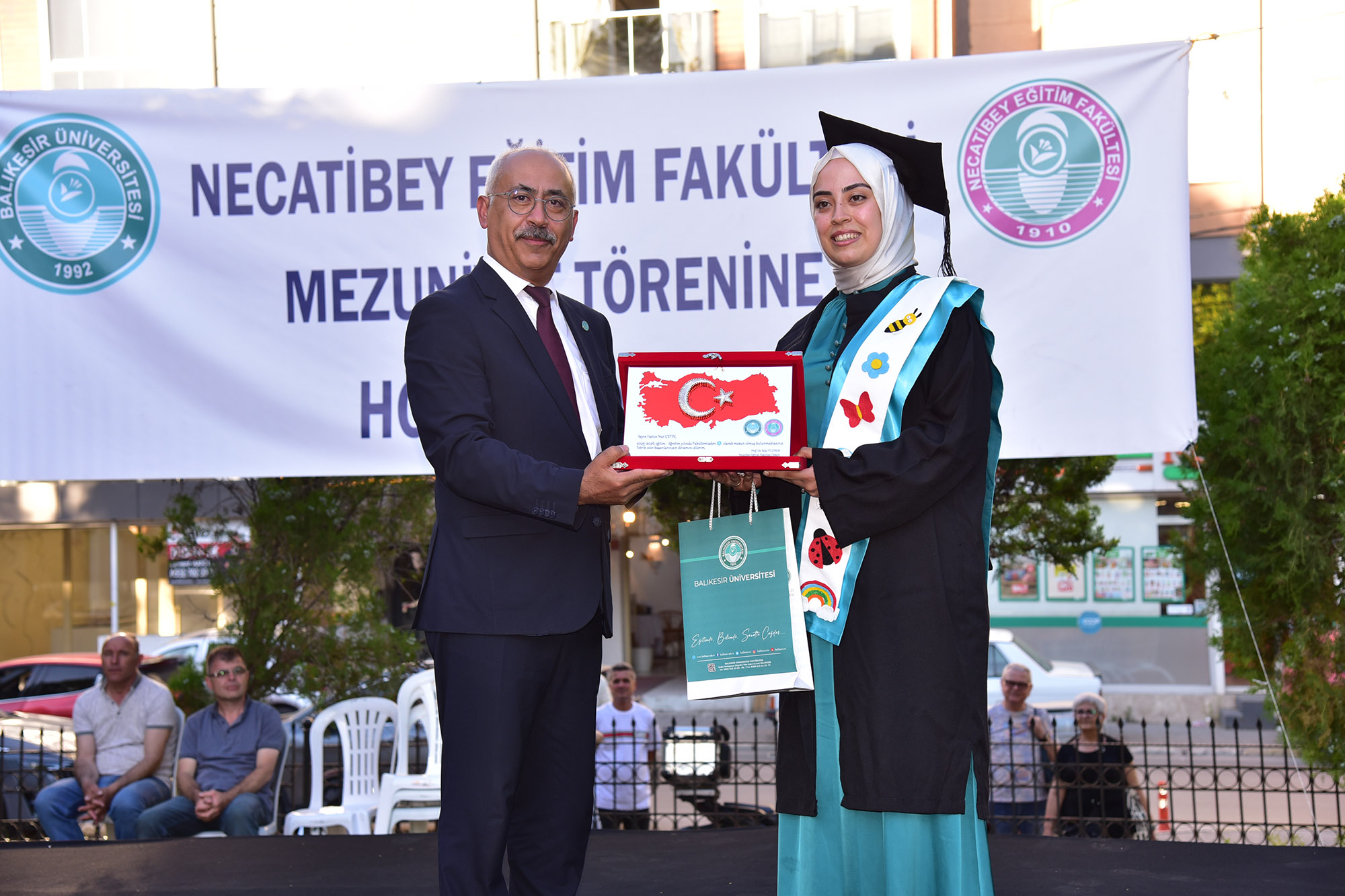 BAÜN Necatibey Eğitim Fakültesinde Mezuniyet Coşkusu 13