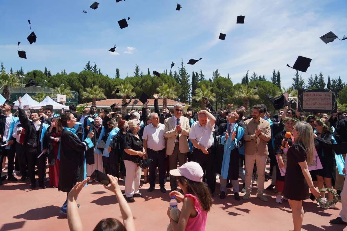 Edremit Vocational School Enthusiastically Sends Off Its 31st Term Graduates