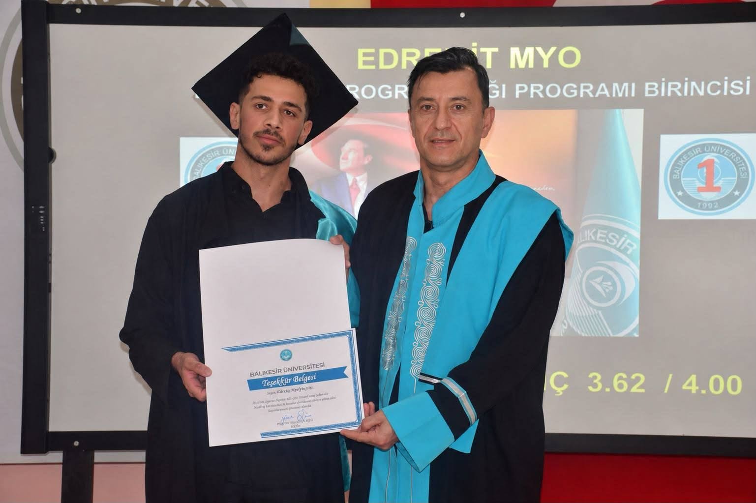 Edremit Meslek Yüksekokulu 31. Dönem Mezunlarını Coşkuyla Uğurladı 15