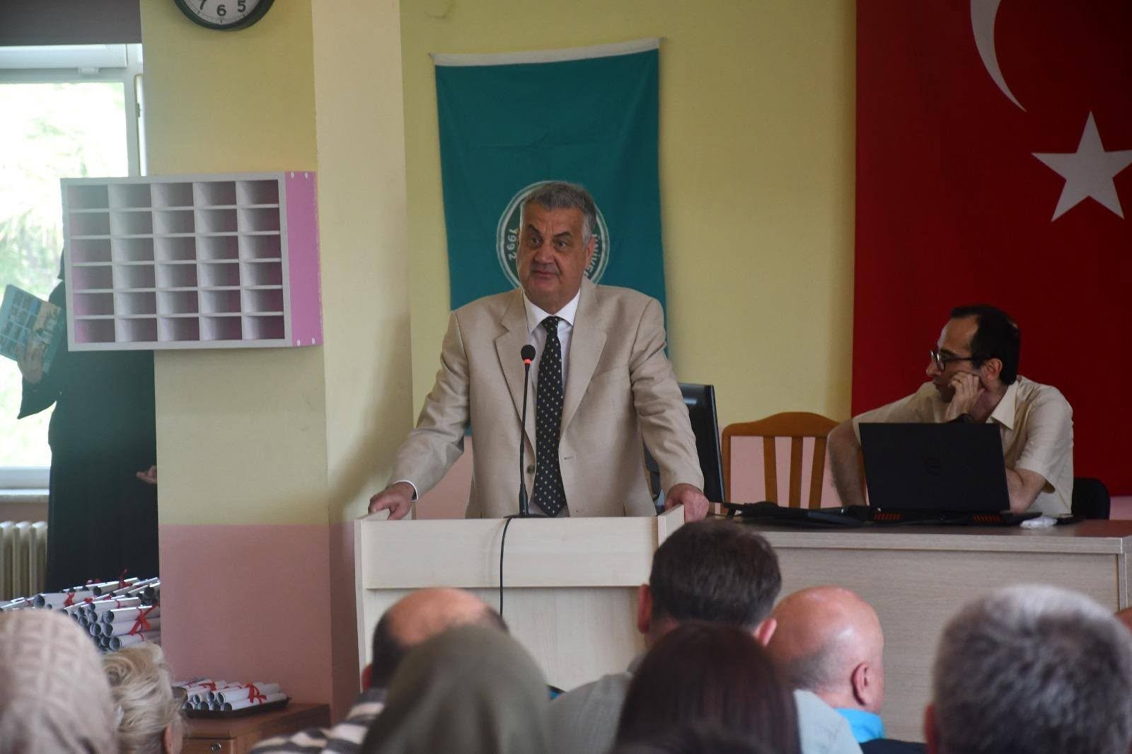 Edremit Meslek Yüksekokulu 31. Dönem Mezunlarını Coşkuyla Uğurladı 8